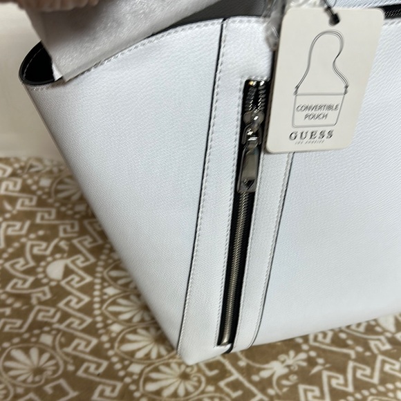 Guess White Naya TravelBag Set - Picture 4 of 15